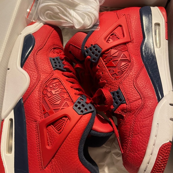 Used Air Jordan 4 Retro SE, US size 8.5 with box. Gym Red. - Picture 5 of 6